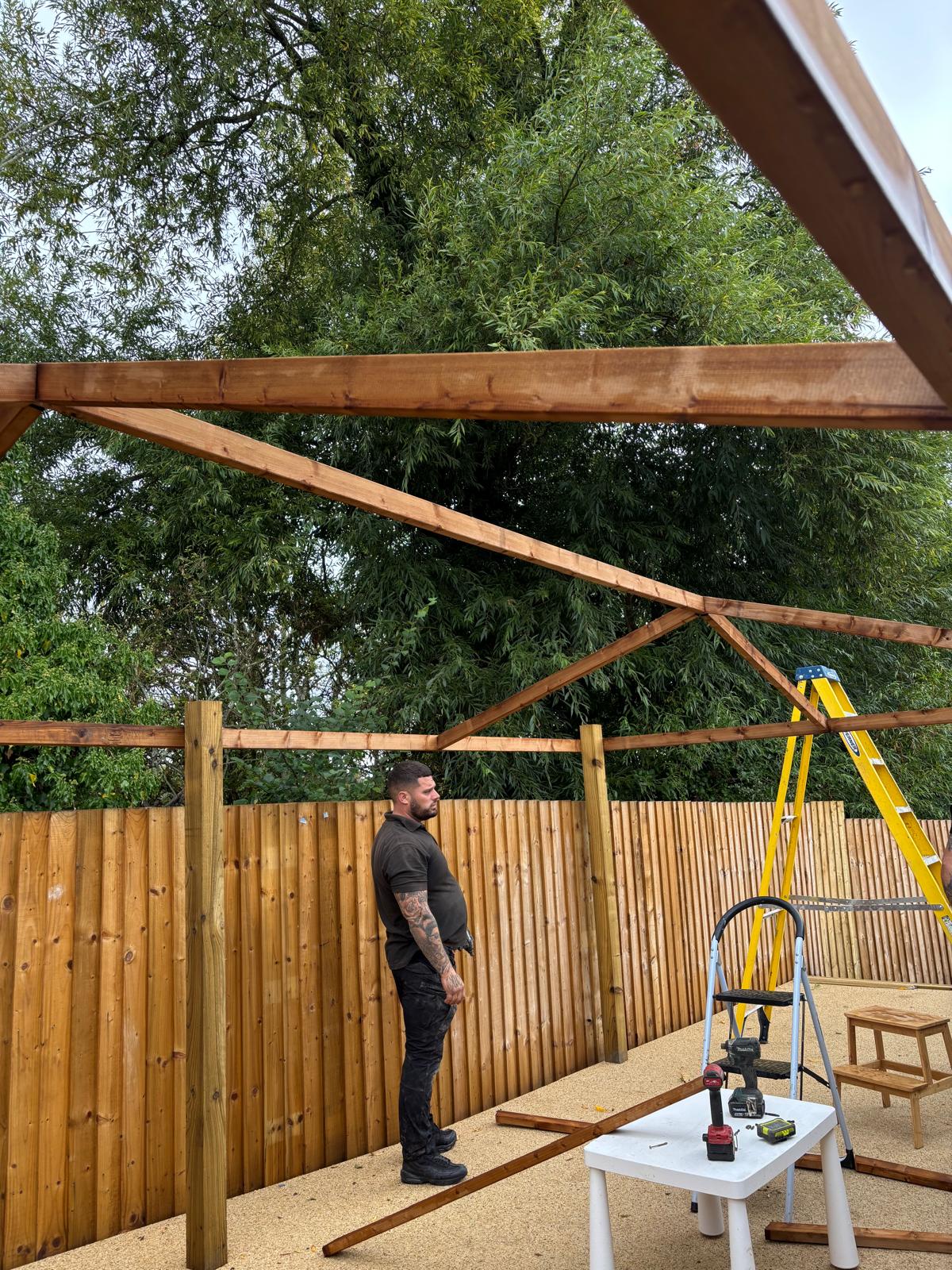6e0664d3-7317-4e71-befd-474478db0885 Constructing a pergola over resin bound surfacing in the back garden of a house in Glasgow