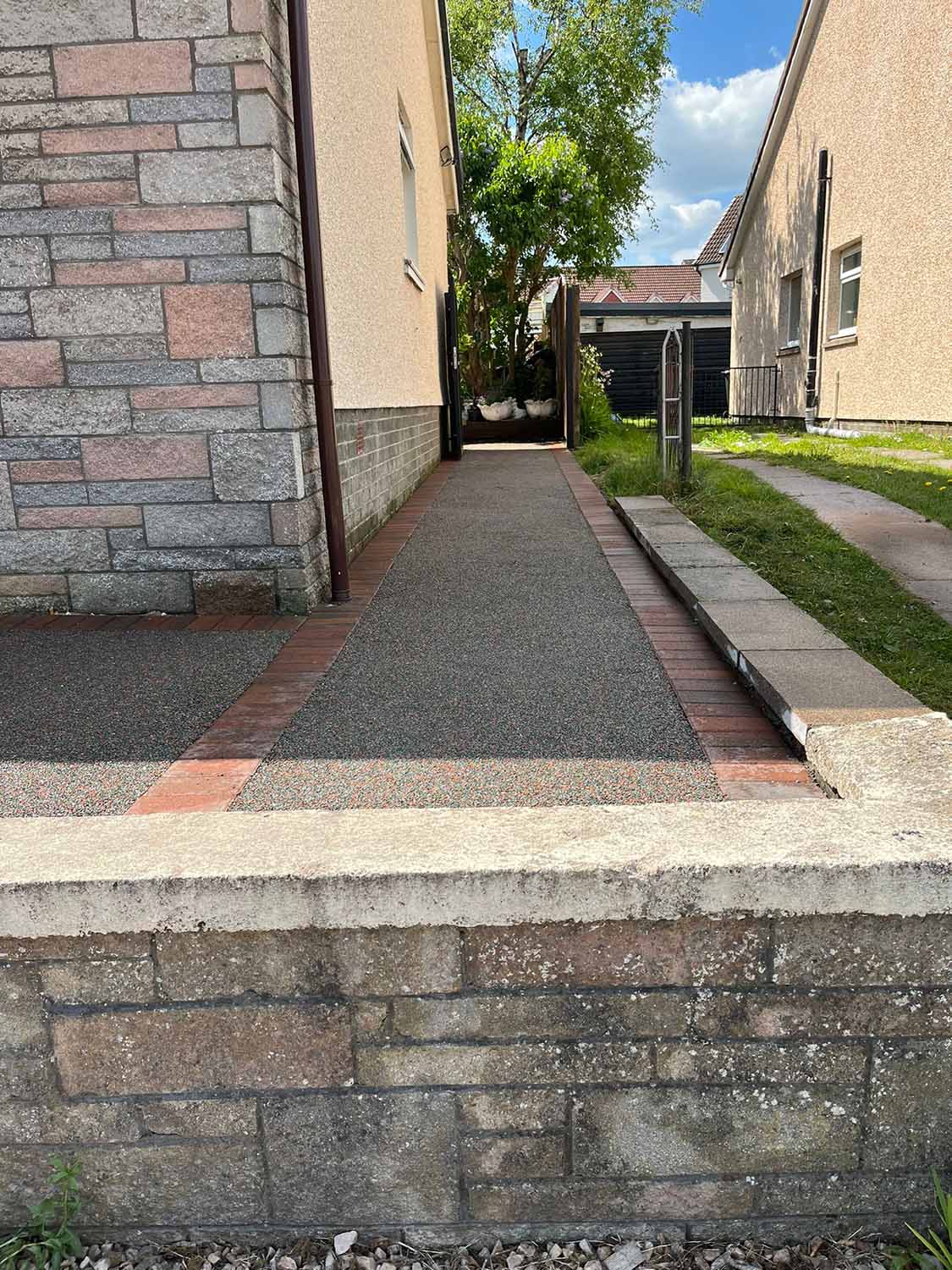 73d78c5b-a96c-4fc7-8e97-bf06c89ba080 Resin bound path leading to the back garden of a house in Glasgow