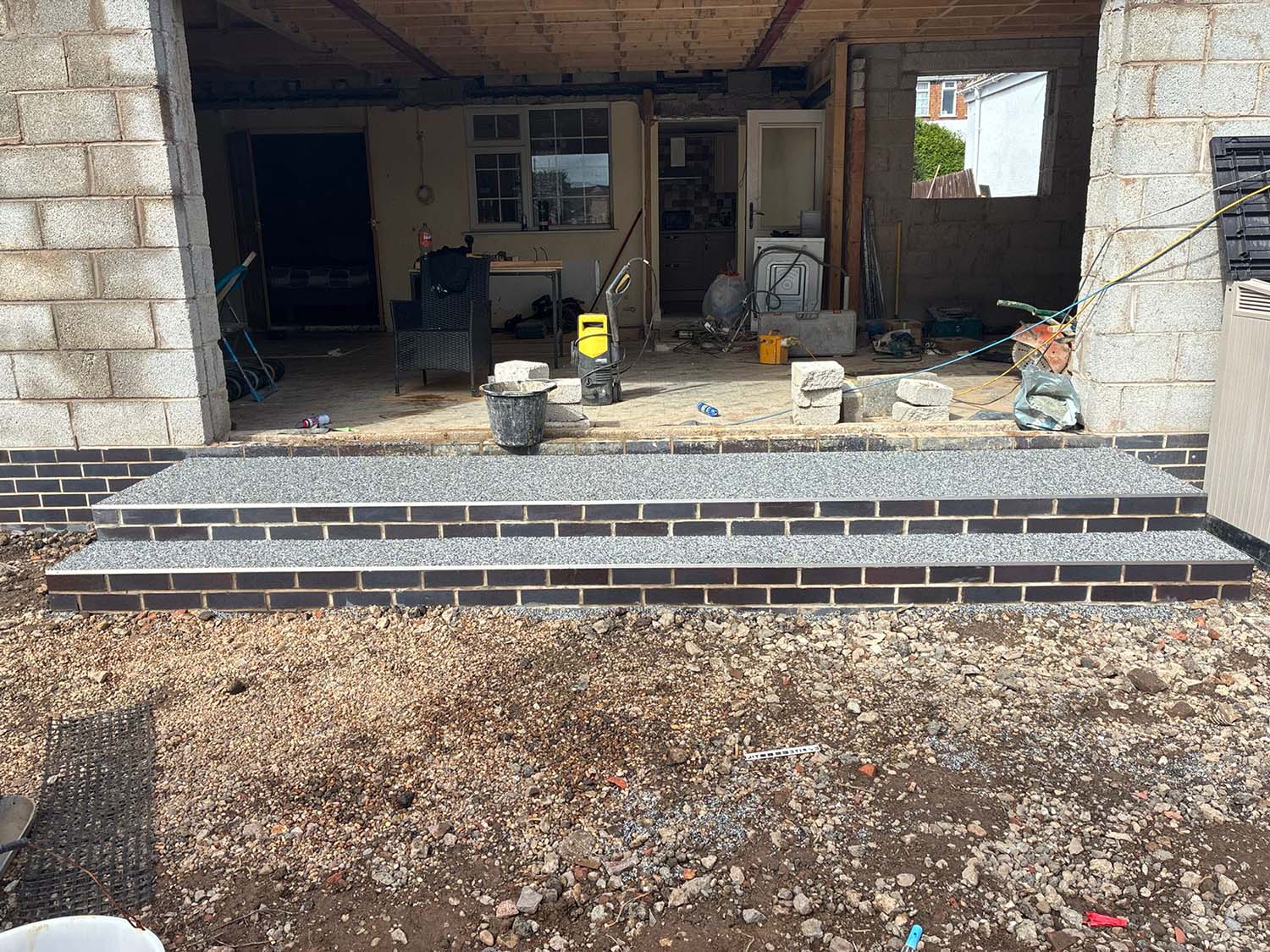 75ee36b3-2cf5-4527-8acb-d9ed0a9fc4e2 Resin bound steps leading to a house in Glasgow