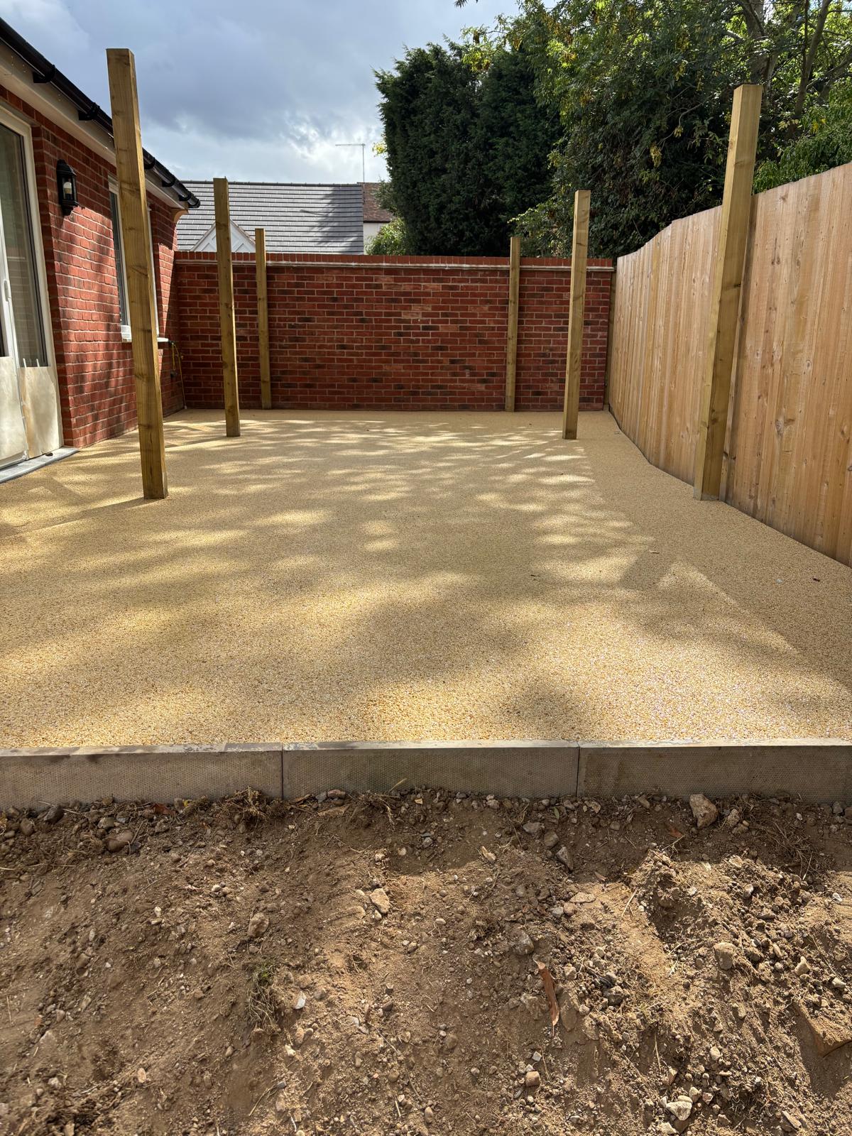 b18fa0ee-0e5c-41e3-8e65-3a76fdcbfa91 Creating a pergola structure on a resin bound patio area in Glasgow
