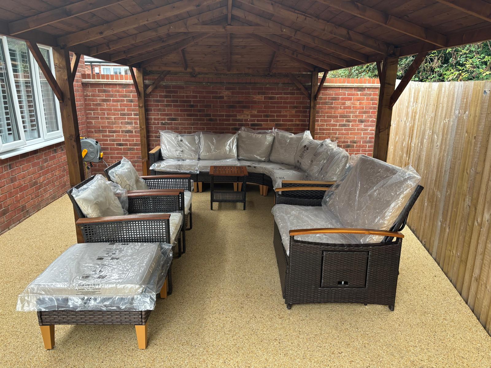 b5a39785-976b-4419-a7c8-ea0e48b2f814 Garden furniture sitting on a resin bound patio area in Glasgow