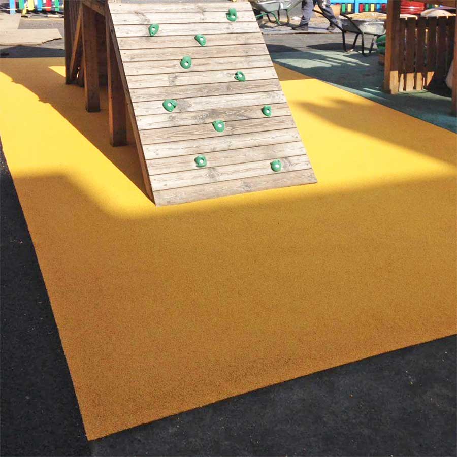 coloured-rubber-crumb-surfacing-in-a-play-area-ar11-900px Rubber crumb surfacing in a playpark in Glasgow