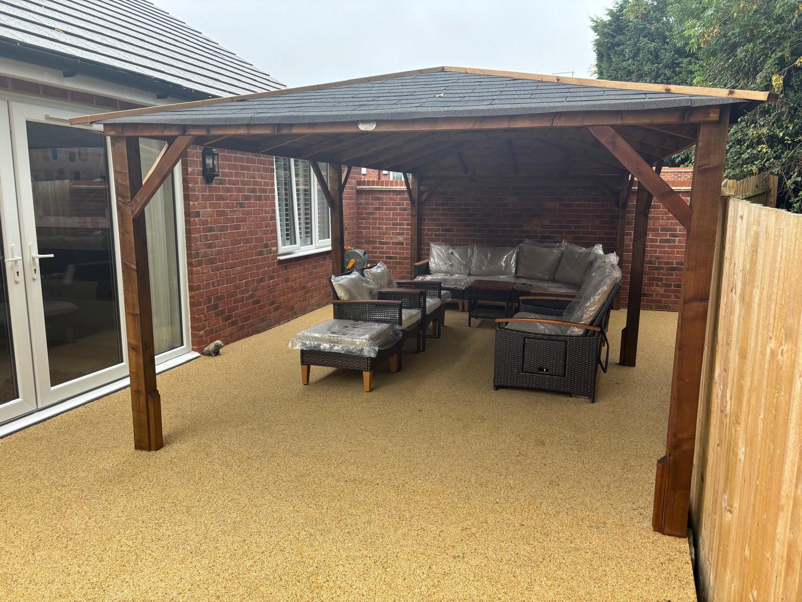 e8bbc9b5-8edb-44b1-a7ec-0d77b304df27 Resin bound patio area of a house in Glasgow