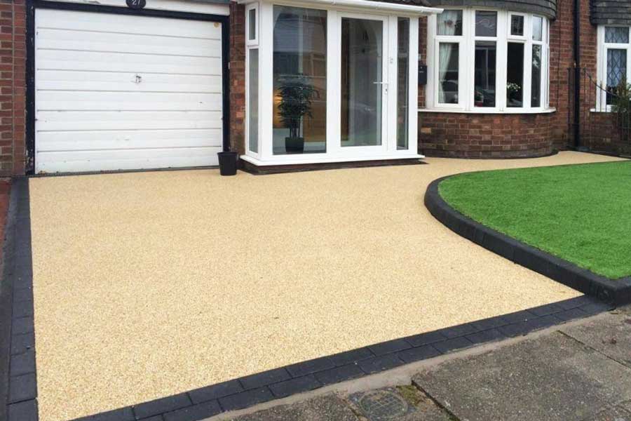light-coloured-resin-bound-driveway-installation-ar32-900px Resin driveway laid at a house in Glasgow