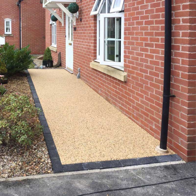 resin-bound-garden-path-installation-ar11-800px Resin bound front path of a house in Glasgow